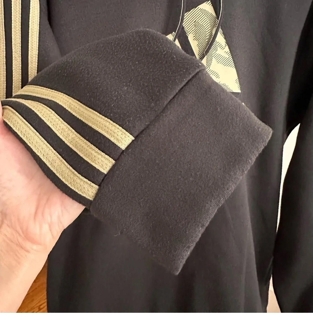 ADIDAS Black Camo Logo Three Stipe Hoodie Sweatshirt Graphic‎ Athletic Wear M